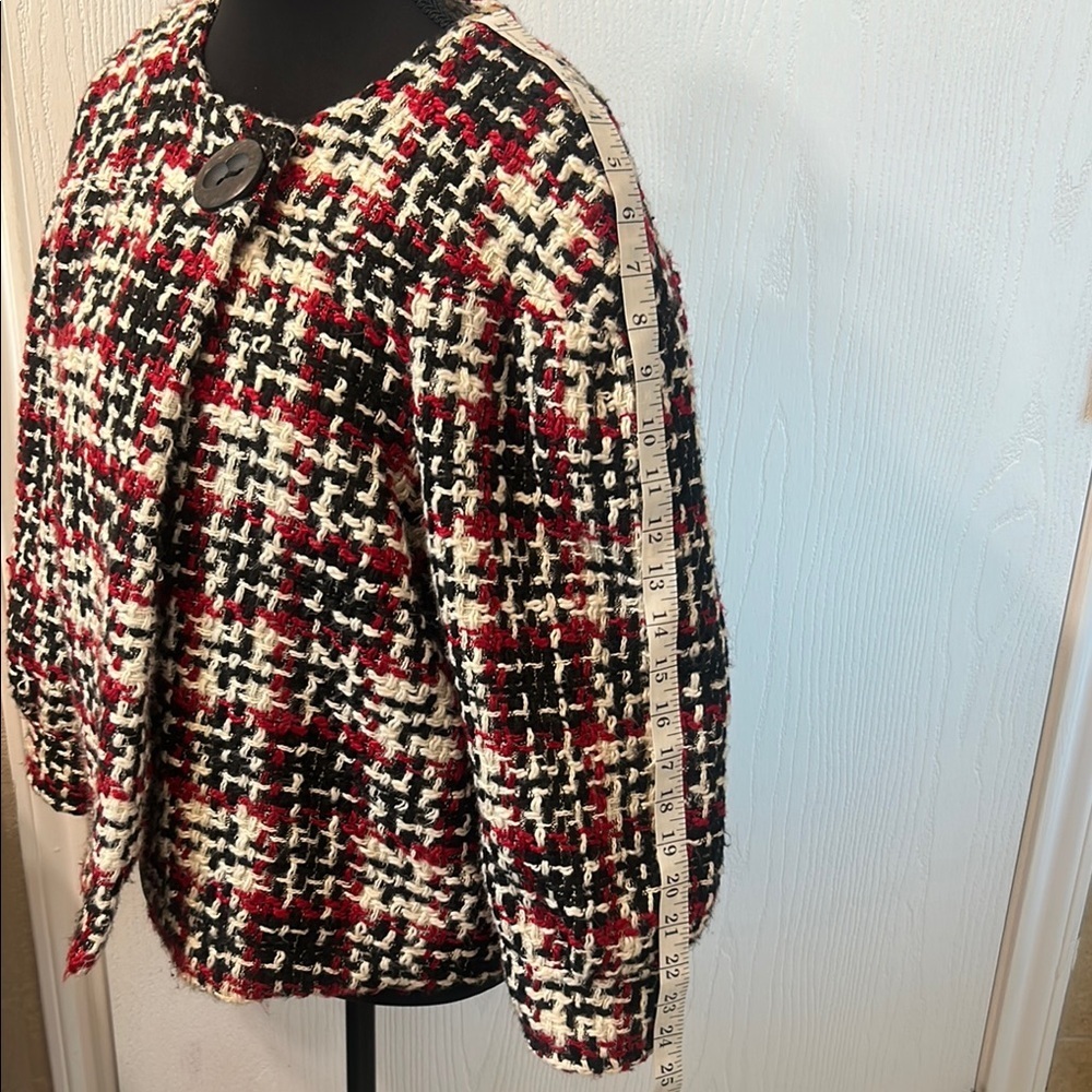 W.D.N.Y Elegant Black and Red Tweed Cape - Picture 5 of 14